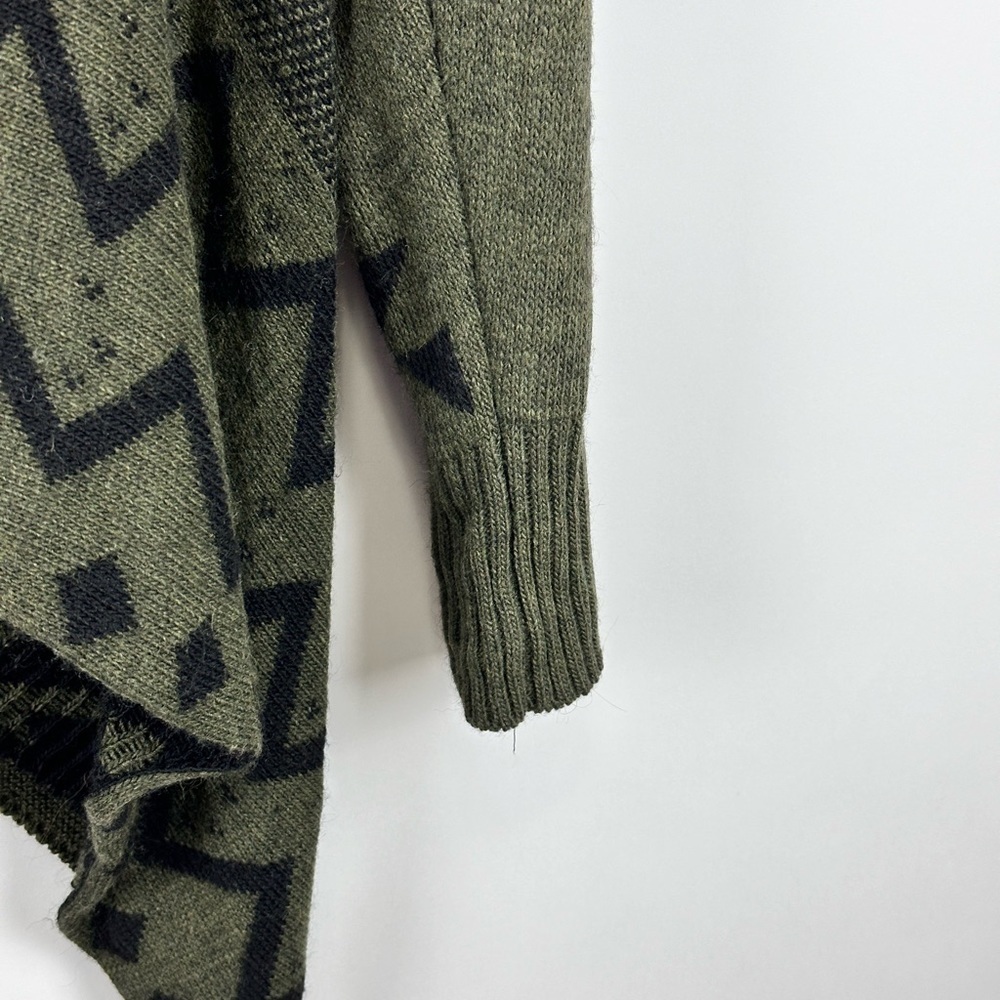 Women's Patterned Cardigan - Picture 3 of 8